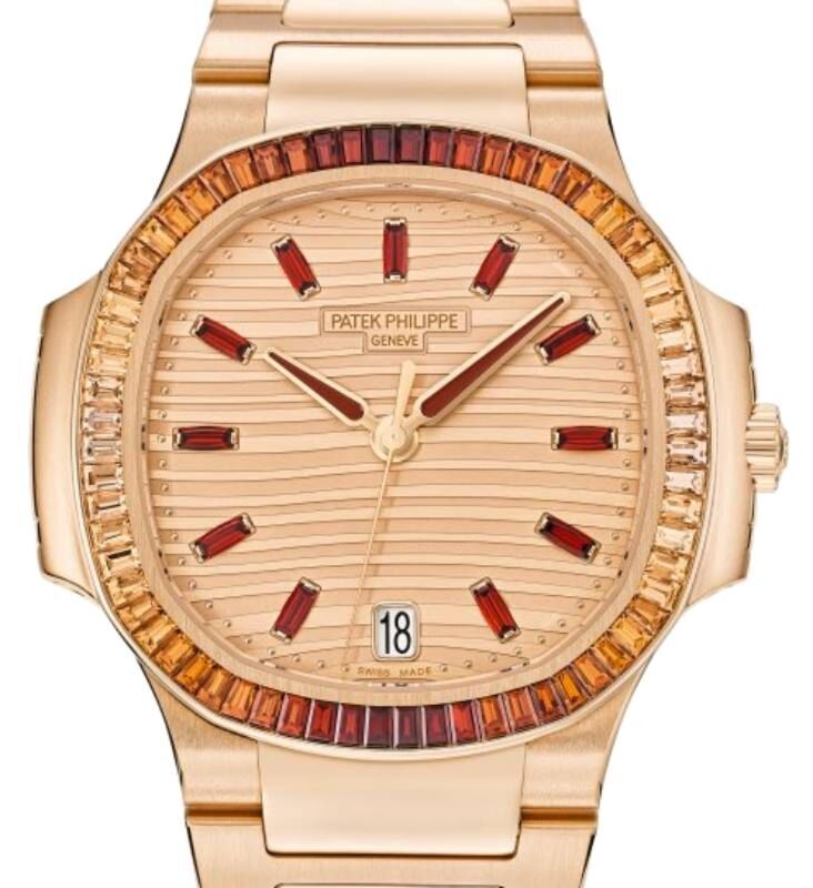 Patek Philippe Nautilus 35.2 mm 7118/1300R-001 Rose Gold Black/Golden