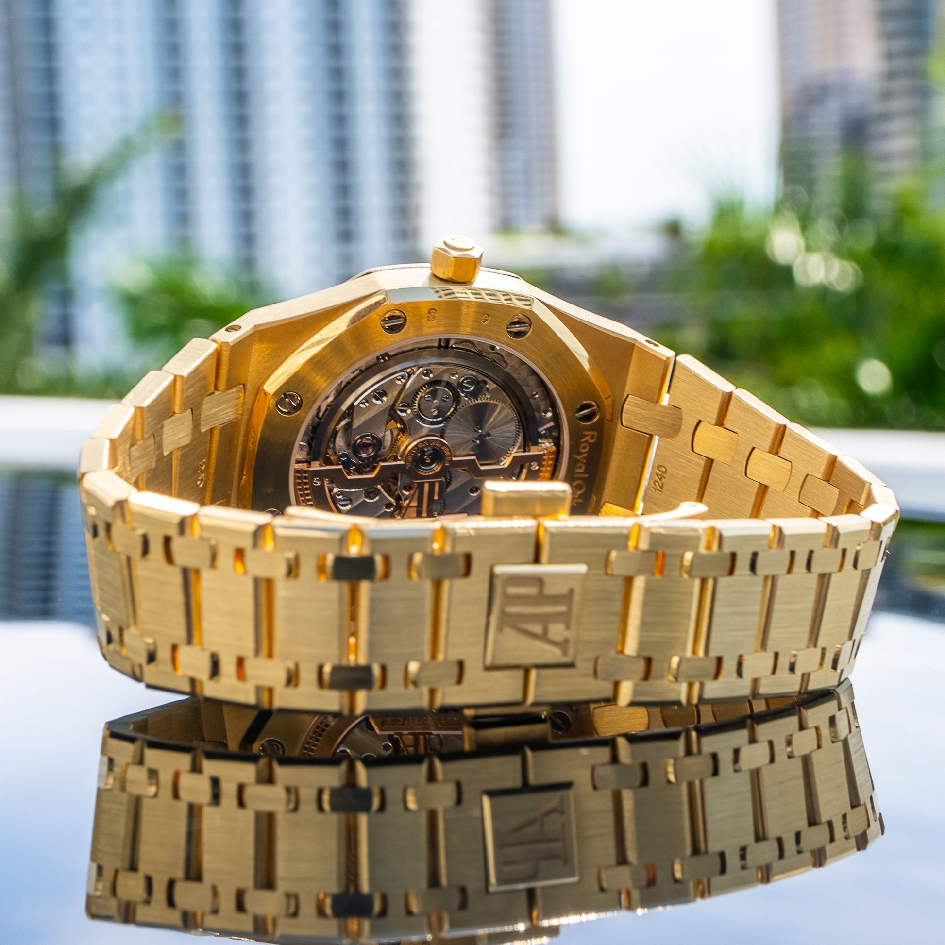 Audemars Piguet Royal Oak Extra-Thin 39 mm 15202BA.OO.1240BA.01 Yellow Gold Analog