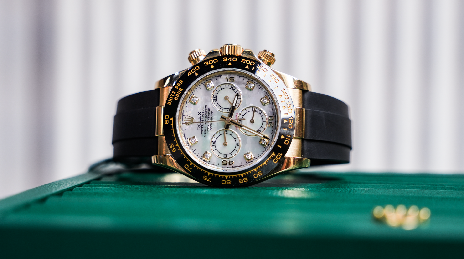 Rolex Cosmograph Daytona 40 mm 116518BLUL Yellow Gold Luminous