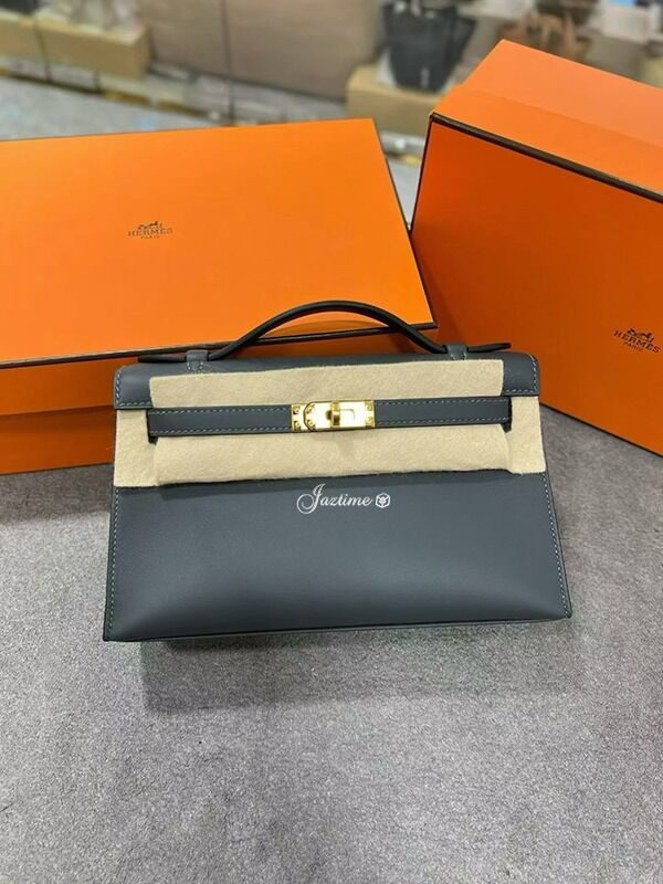 Hermès Kelly Pochette Gris Misty Swift K Stamp — authentic Hermès bag at Bizak & Co.