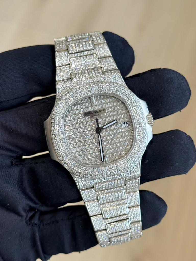Patek Philippe Nautilus 5711 Aftermarket Diamond-Set Pavé Dial Bracelet — 1